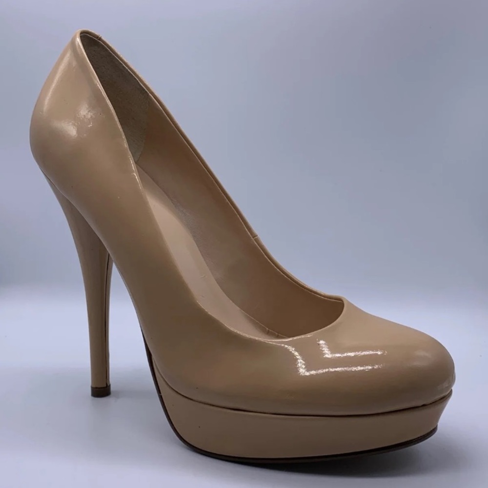 Heels (pumps)
